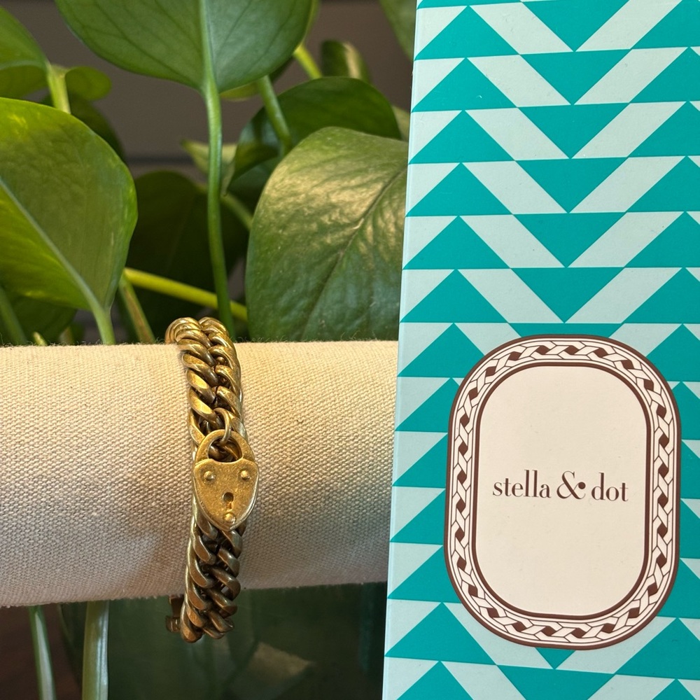 Stella & Dot Gold Heart Lock Bracelet with Bold Chain Design